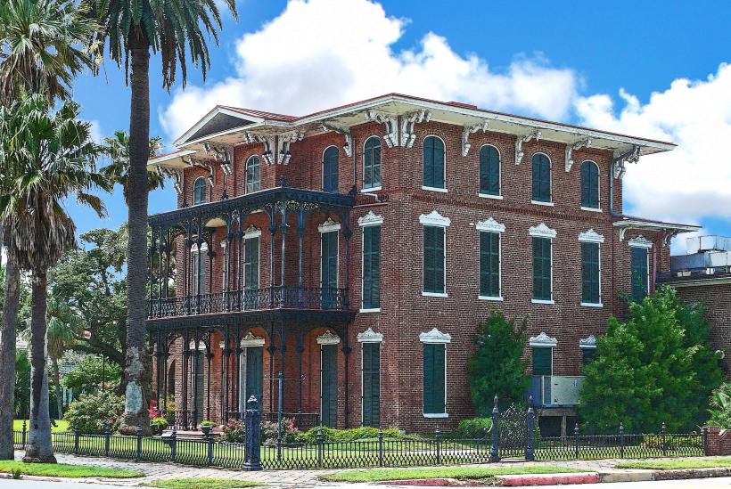 Ashton Villa