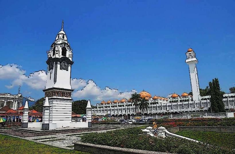 Birch Memorial Clock Tower е видна историческа забележителност разположена в