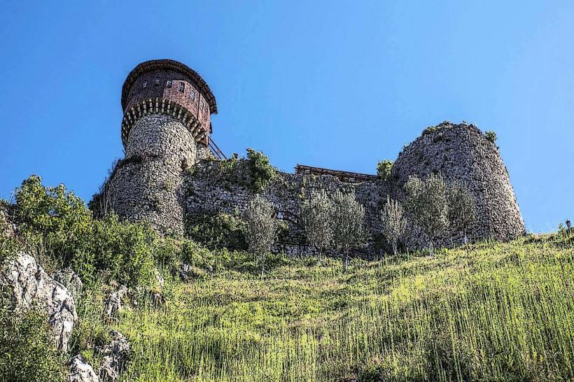 Замъкът Петрела