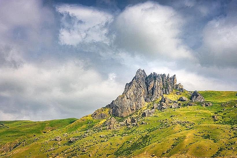 Besh Barmag Mountain