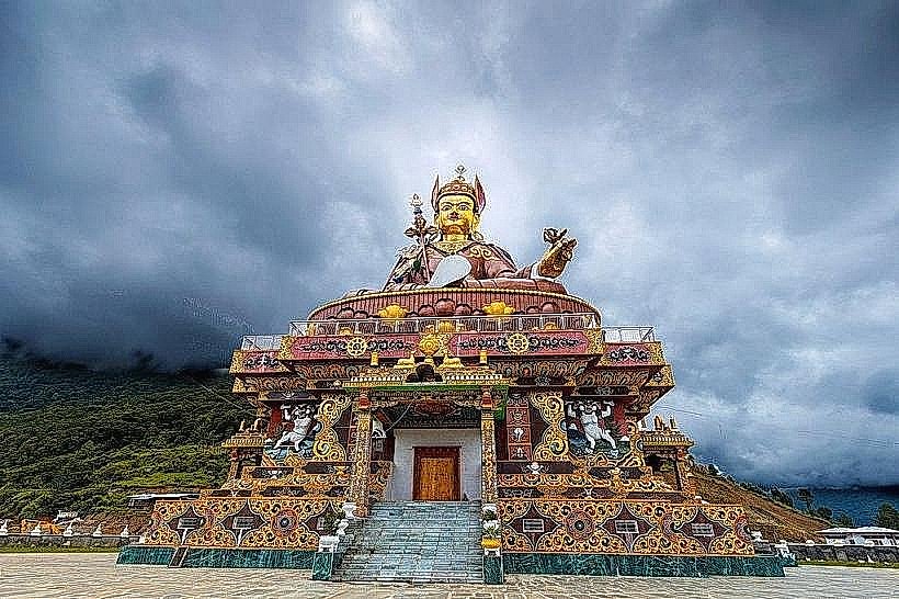 Guru Rinpoche Statue