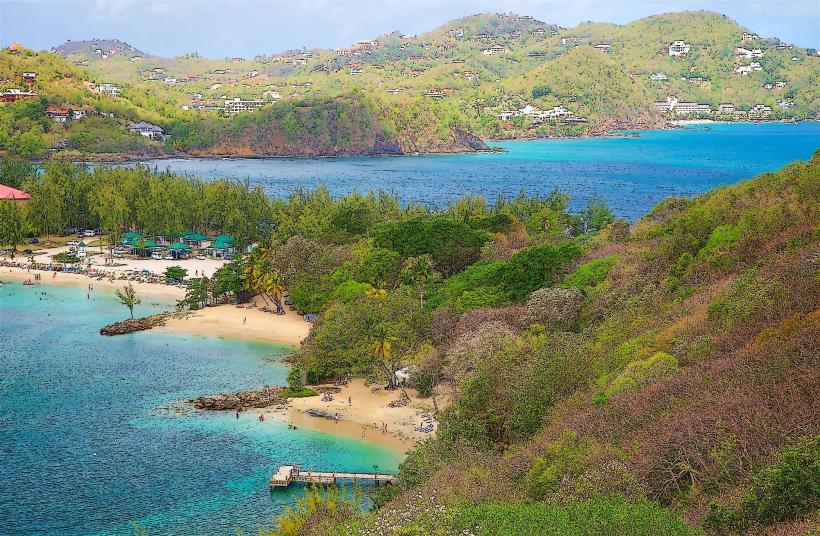 Pigeon Island Causeway портата към Националния парк на остров Pigeon