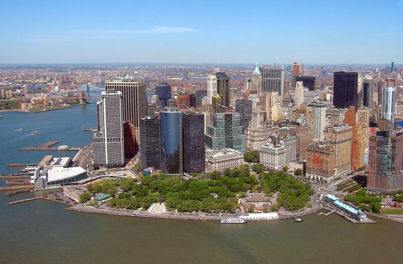 Battery Park е исторически парк разположен на южния връх на