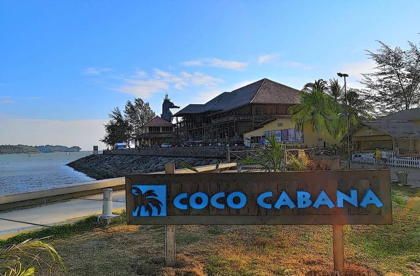 Coco Cabana е популярна крайбрежна дестинация за отдих и хранене