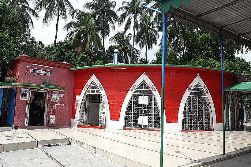 Shah Makhdum’s Tomb