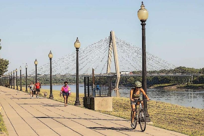 Riverside Park (E.H. Young Riverfront Park)