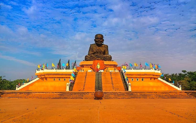 Wat huay mongkol