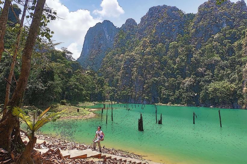 Езерото Kenyir Tasik Kenyir разположено в област Hulu Terengganu в