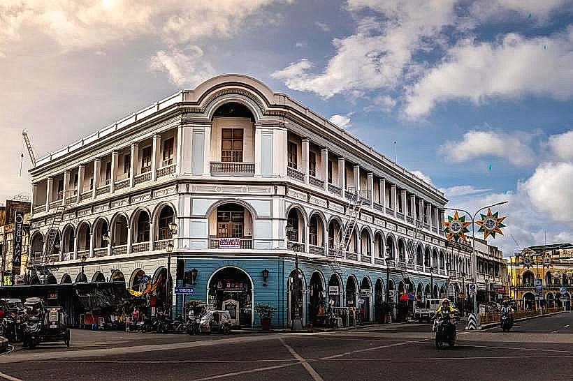 Calle Real (J.M. Basa Street)