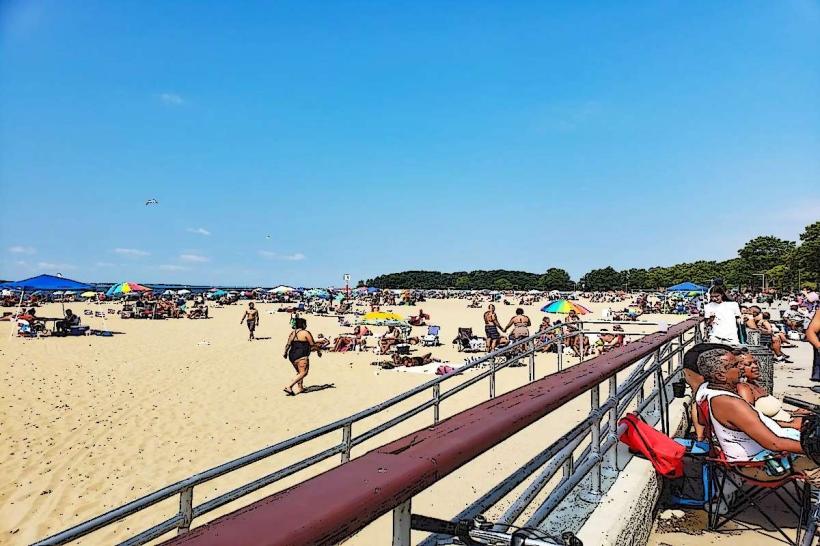 Orchard Beach е основна дестинация за отдих в Бронкс Ню
