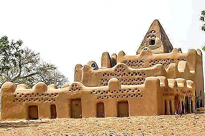 Royal Manga Courtyard