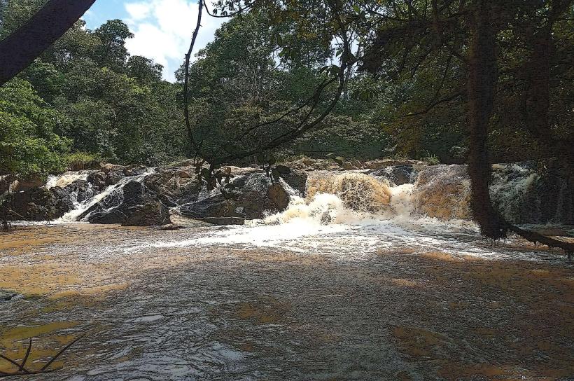 Isiukhu Falls