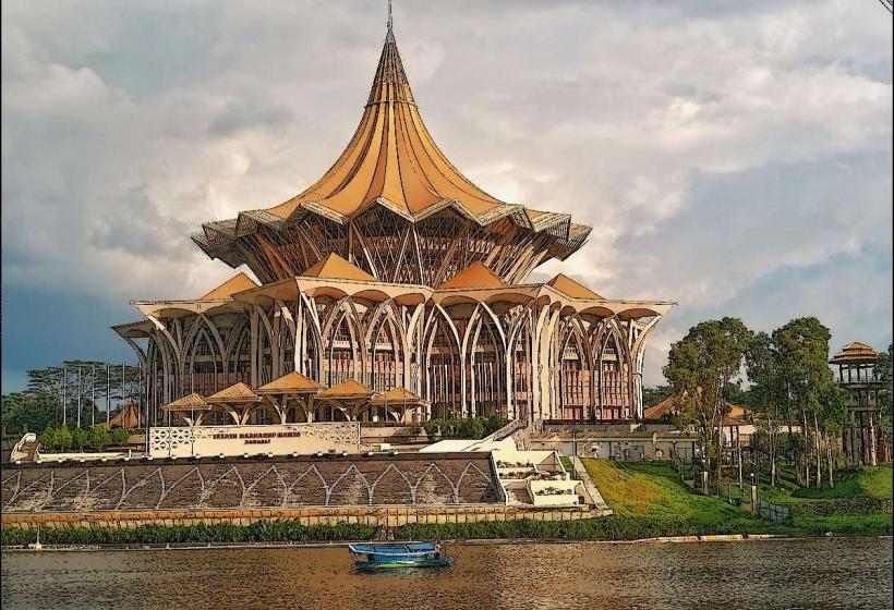 Kuching Waterfront е един от най емблематичните и живописни райони