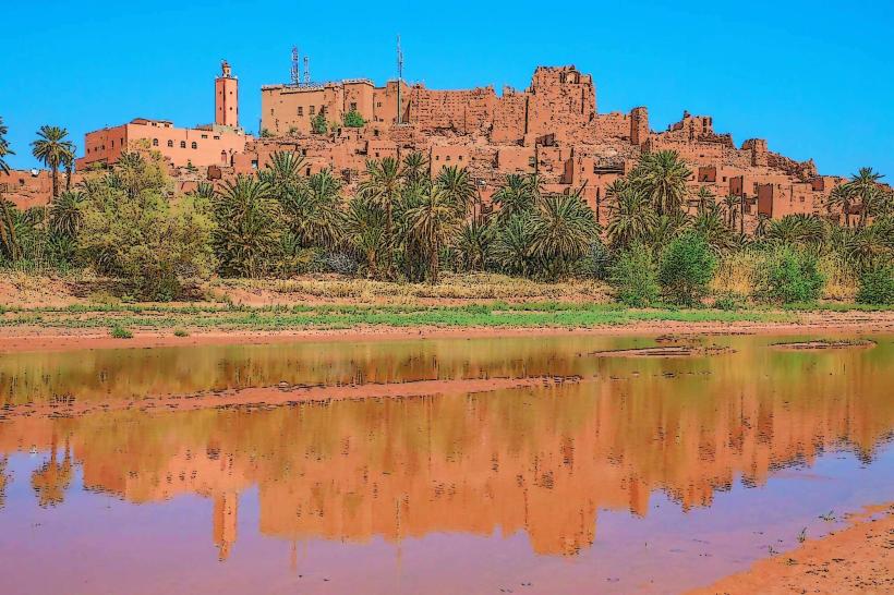 kasbah tifoultoute е поразителна историческа крепост разположена около 8 километра