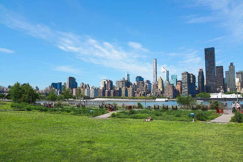Gantry Plaza State Park