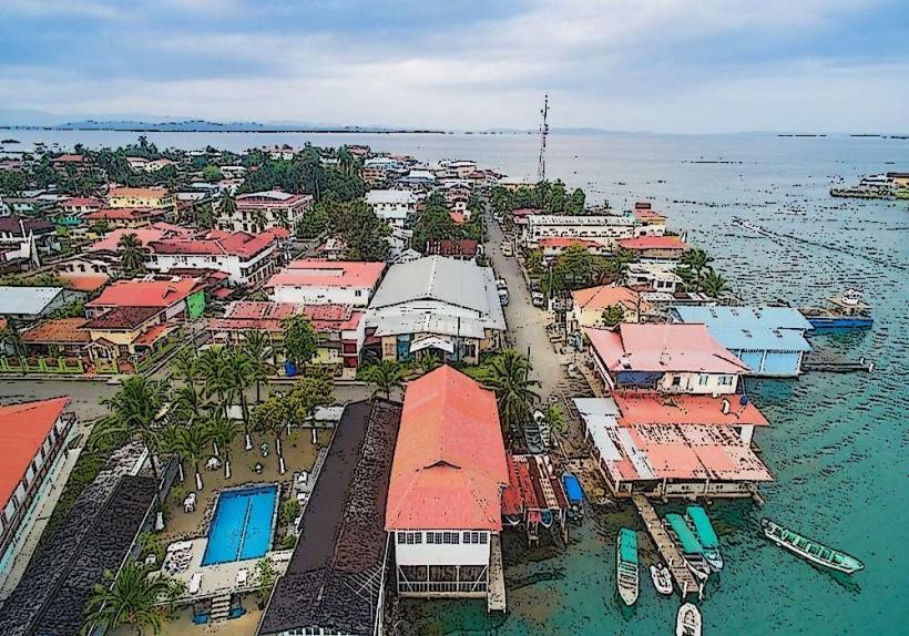 Bocas Town е основният градски център на Isla Colón най