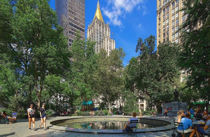 Madison Square Park е исторически обществен парк разположен в сърцето