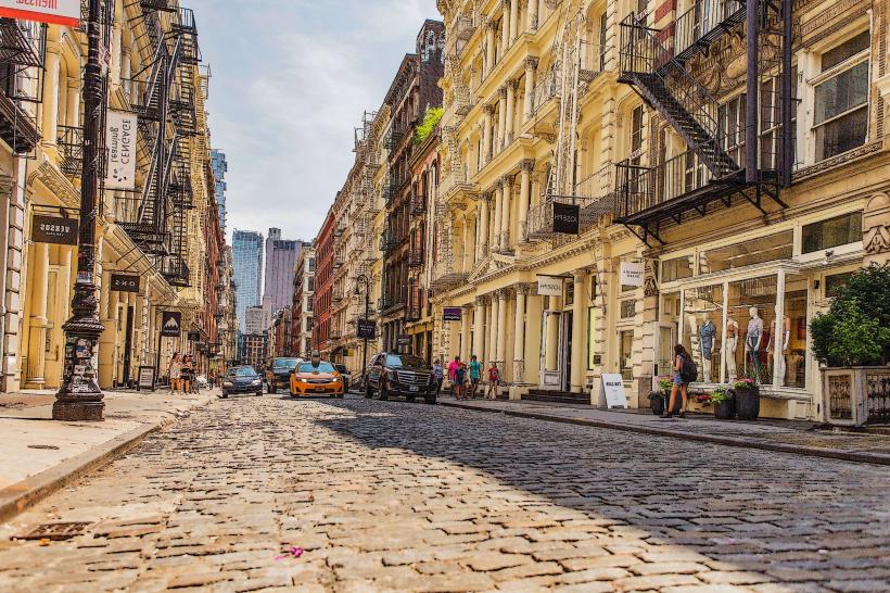 Soho кратко за на юг от Хюстън Стрийт е жизнен