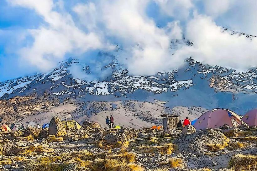 Kilimanjaro Base Camp Kibo Hut Терминът KILIMANJARO базов лагер Обикновено