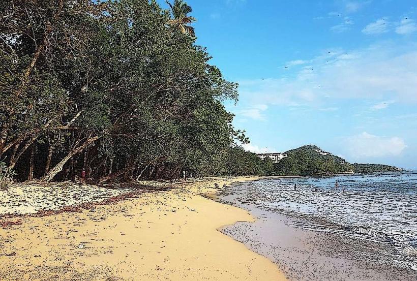 Choc Beach е красив и лесно достъпен плаж разположен по