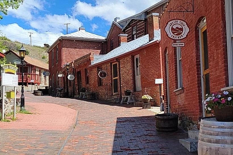 Reeder’s Alley