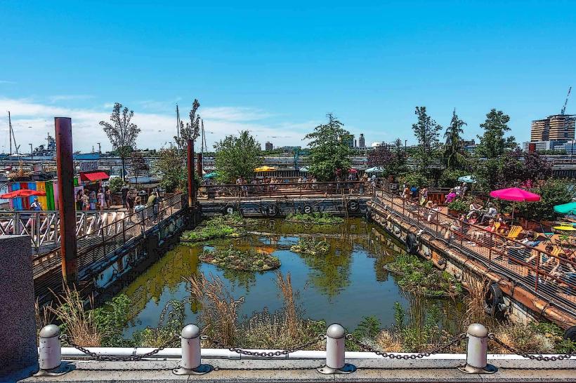 Spruce Street Harbor Park