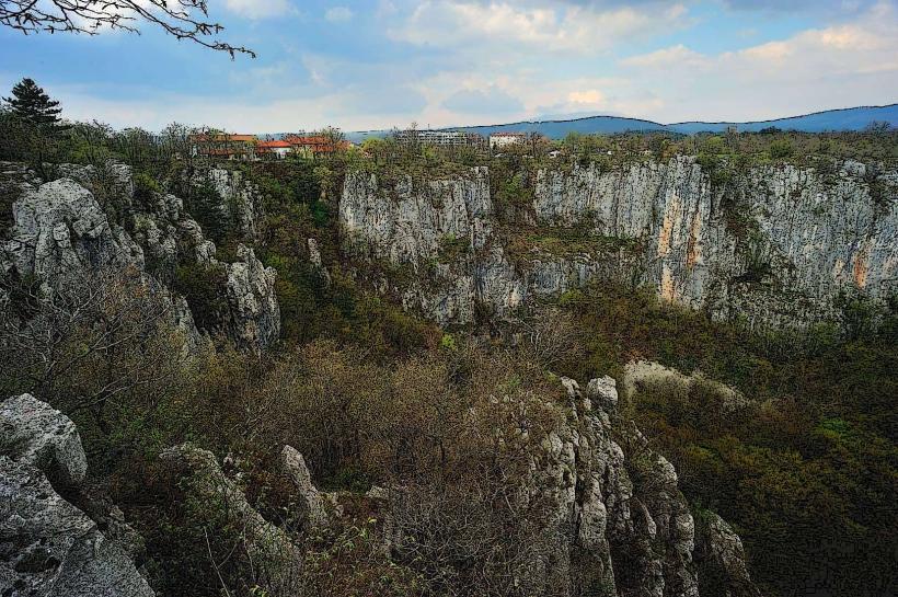 Долината на пропадането на Рисник