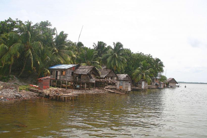 Rama Cay е малък остров разположен край брега на Bluefields