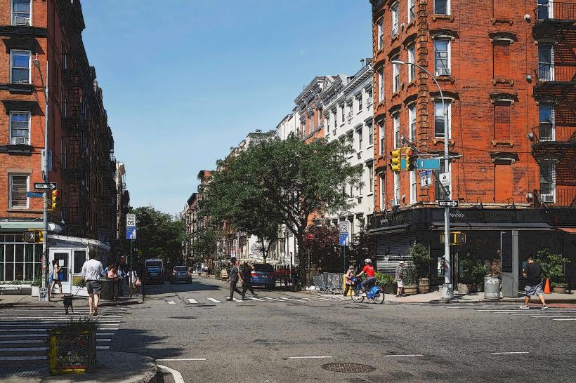 East Village е оживен и еклектичен квартал в Долен Манхатън