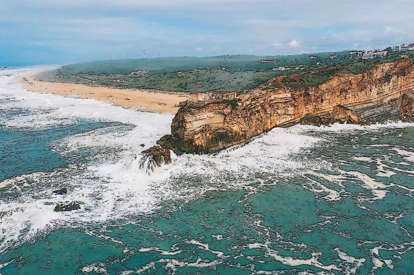 Praia do Norte (Big Wave Beach)