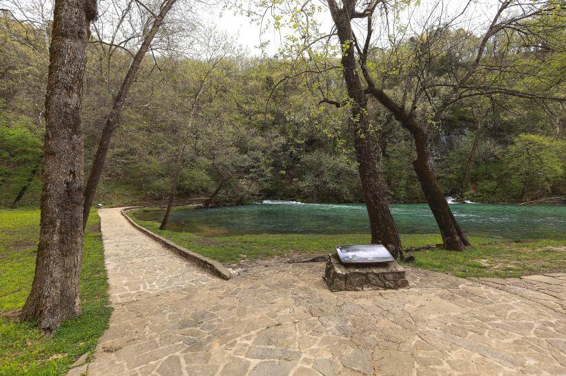 Big Spring State Park разположен в град Биг пролет в