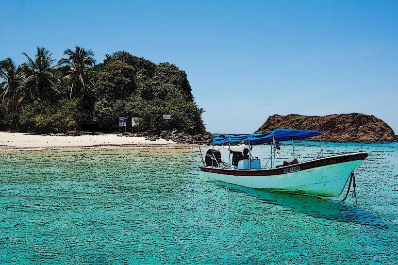 Playa Santa Catalina е красив и уединен плаж разположен на