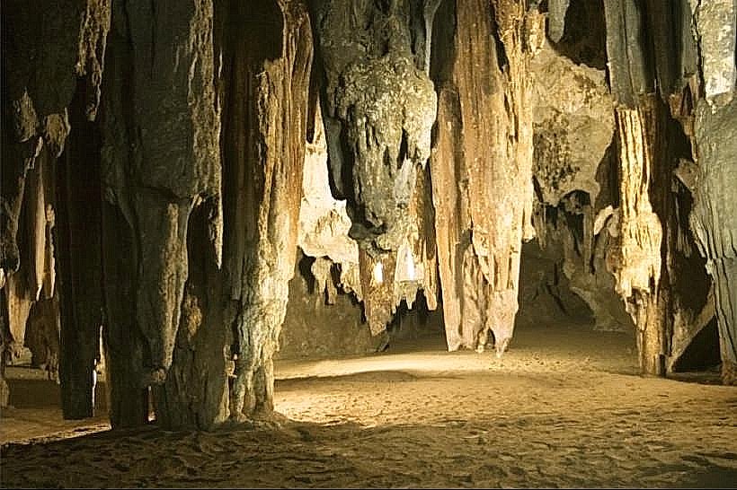 Gcwihaba Caves (Drotsky’s Caves)