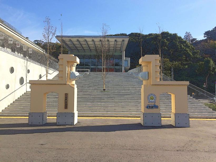 зоопаркът Fukuoka 福岡市動植物園 Fukuoka shi dōshokubutsuen е популярен зоологически и