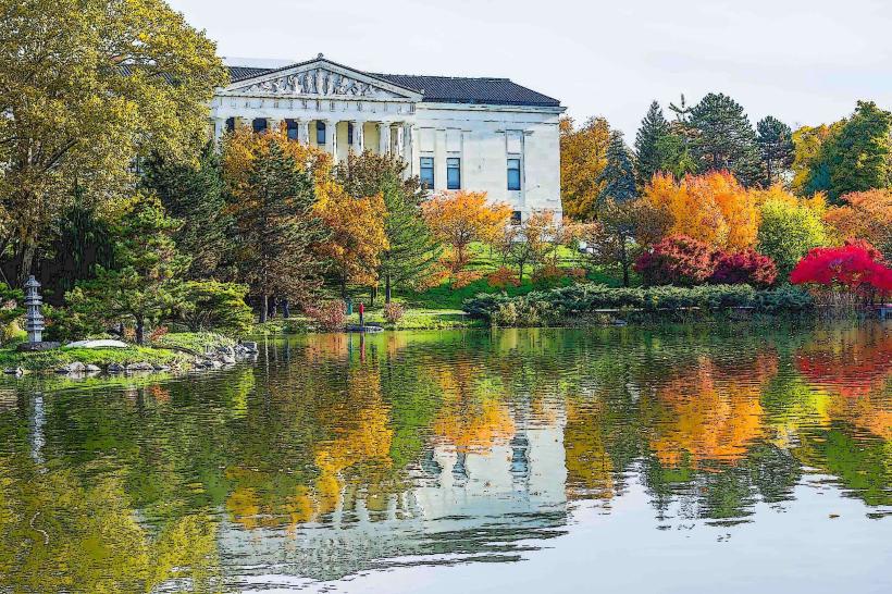 Delaware Park е най големият и най значим парк в