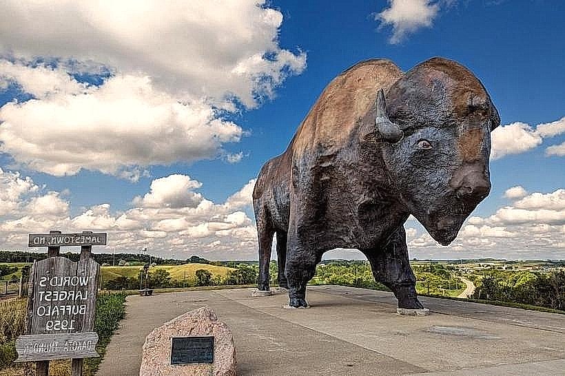 World’s Largest Buffalo Monument “Dakota Thunder”