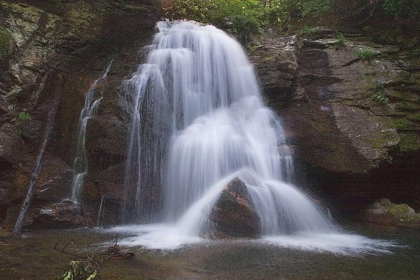 Raven Cliff Falls