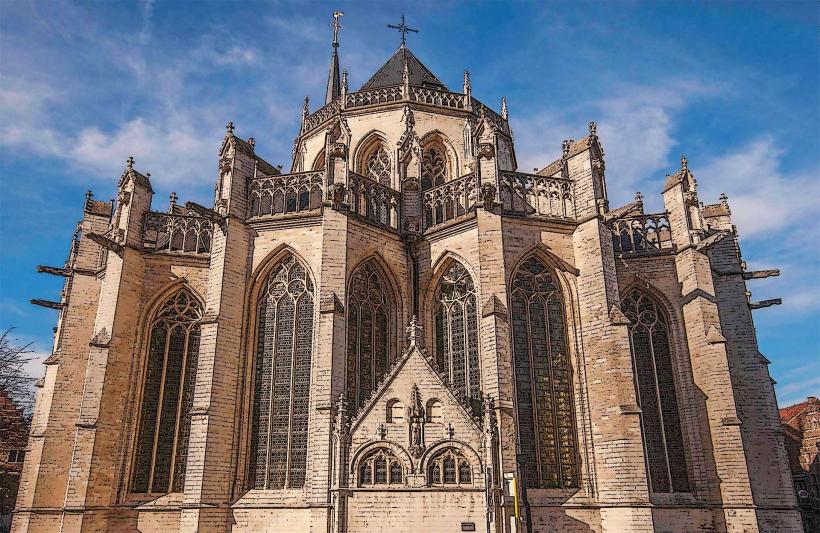 Църквата Свети Петър (Sint-Pieterskerk)